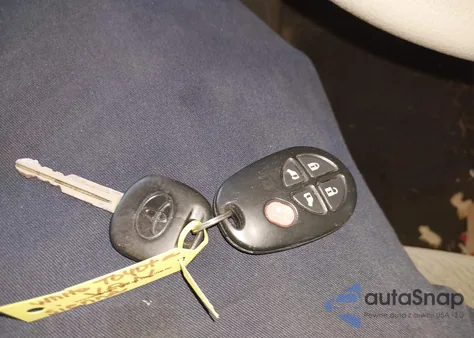 2014 Toyota Sienna Le V6 8 Passenger z USA, uszkodzony, nr VIN 5TDKK3DC6ES508311